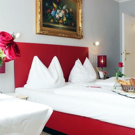 Stadthotel Restaurant Auerhahn Vocklabruck Bagian luar foto