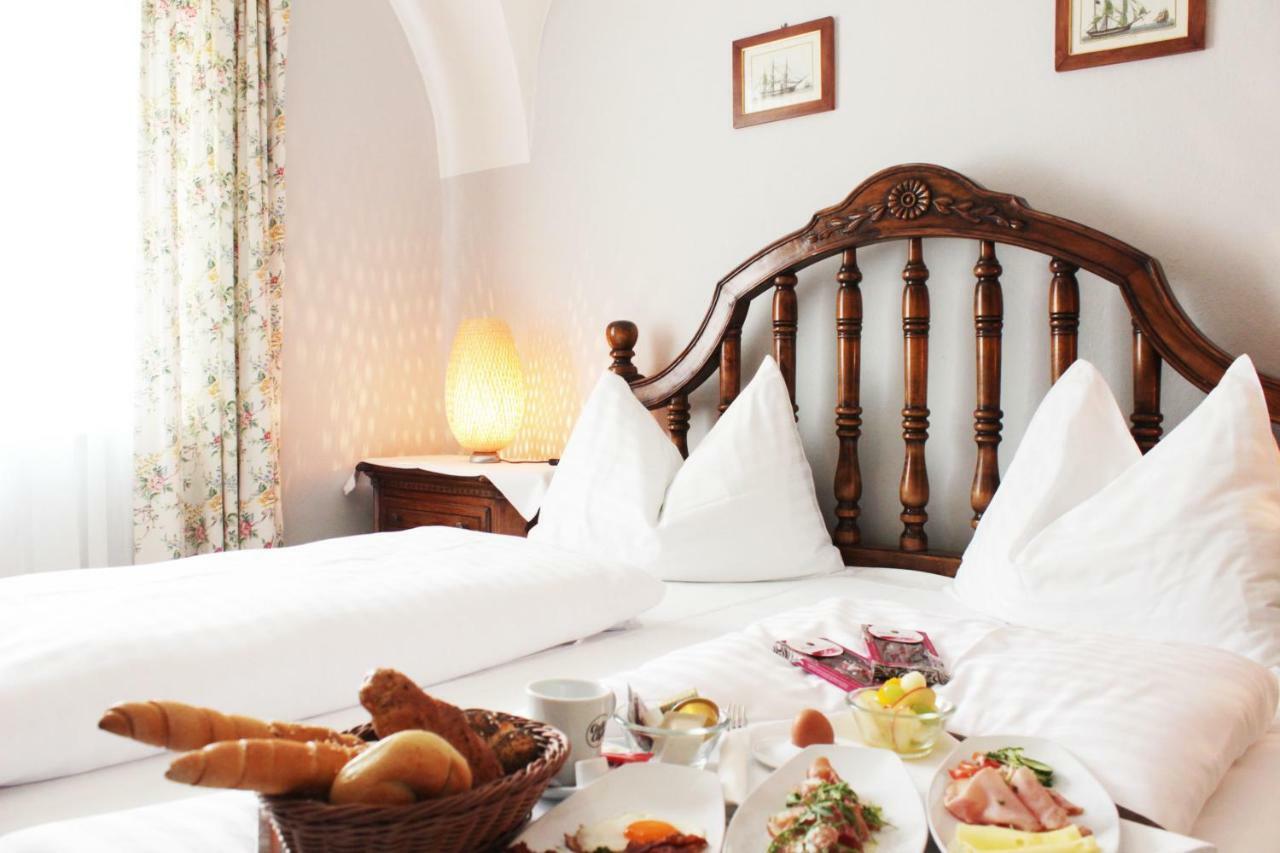 Stadthotel Restaurant Auerhahn Vocklabruck Bagian luar foto