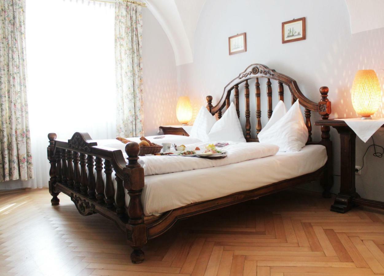 Stadthotel Restaurant Auerhahn Vocklabruck Bagian luar foto