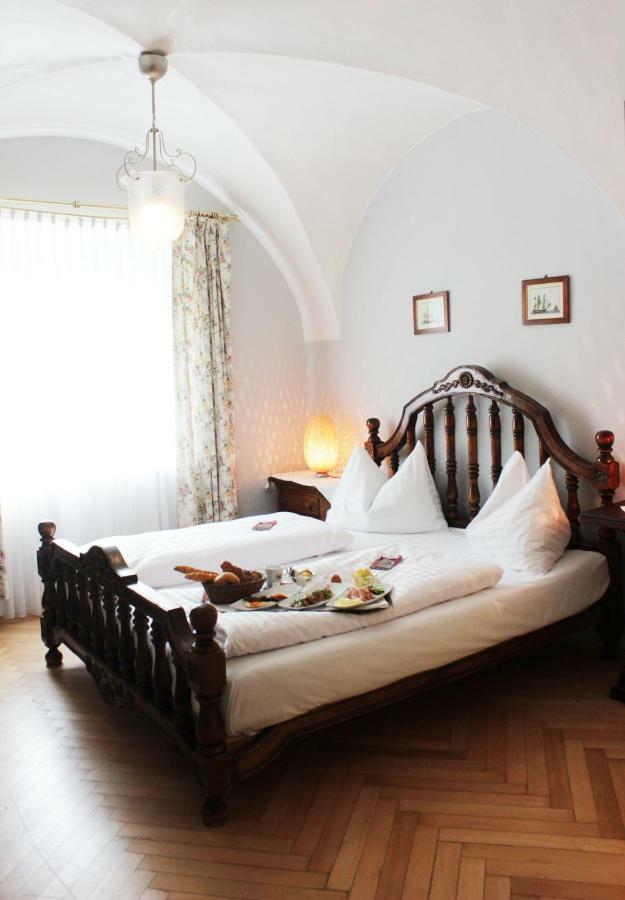 Stadthotel Restaurant Auerhahn Vocklabruck Bagian luar foto