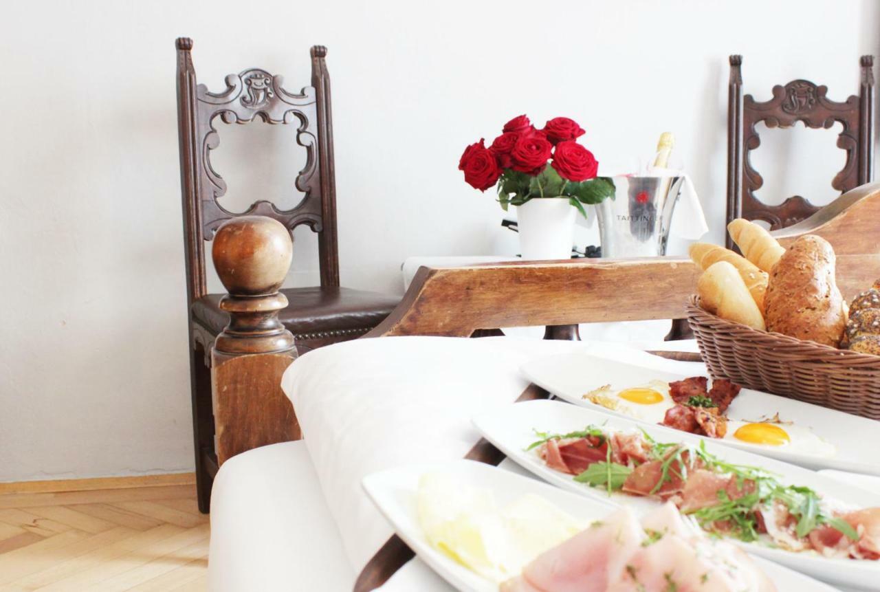 Stadthotel Restaurant Auerhahn Vocklabruck Bagian luar foto