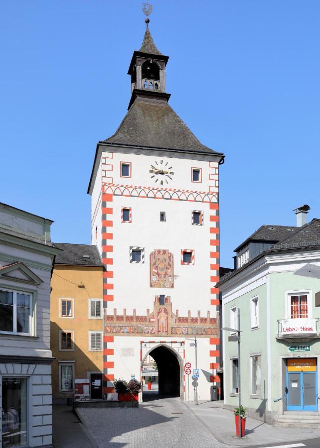 Stadthotel Restaurant Auerhahn Vocklabruck Bagian luar foto